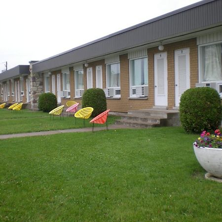 Motel Vaudreuil Eksteriør billede