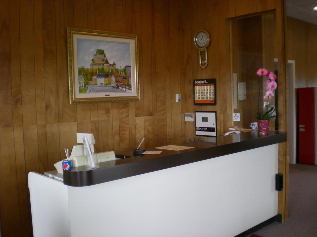 Motel Vaudreuil Eksteriør billede