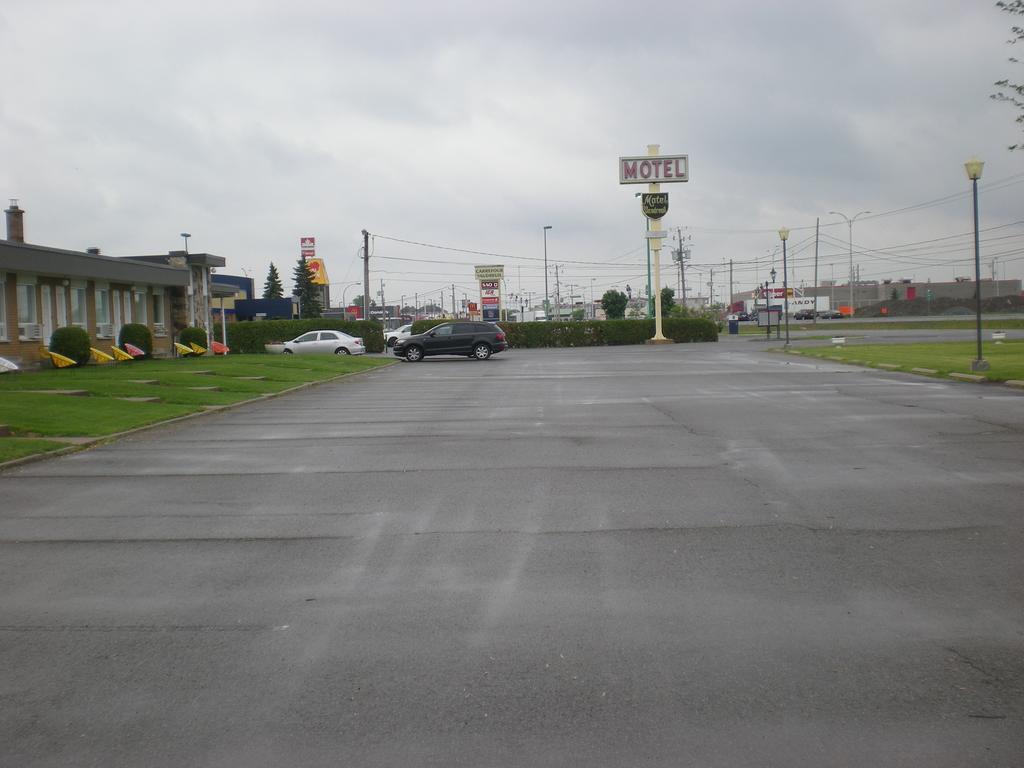 Motel Vaudreuil Eksteriør billede