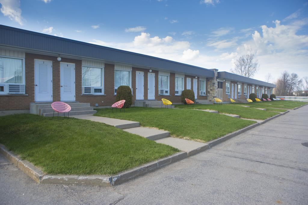 Motel Vaudreuil Eksteriør billede