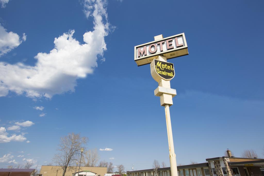Motel Vaudreuil Eksteriør billede